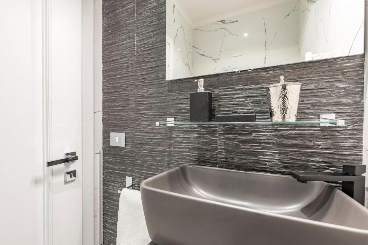 Trevi Luxury Apartment Jacuzzi โรม ภายนอก รูปภาพ
